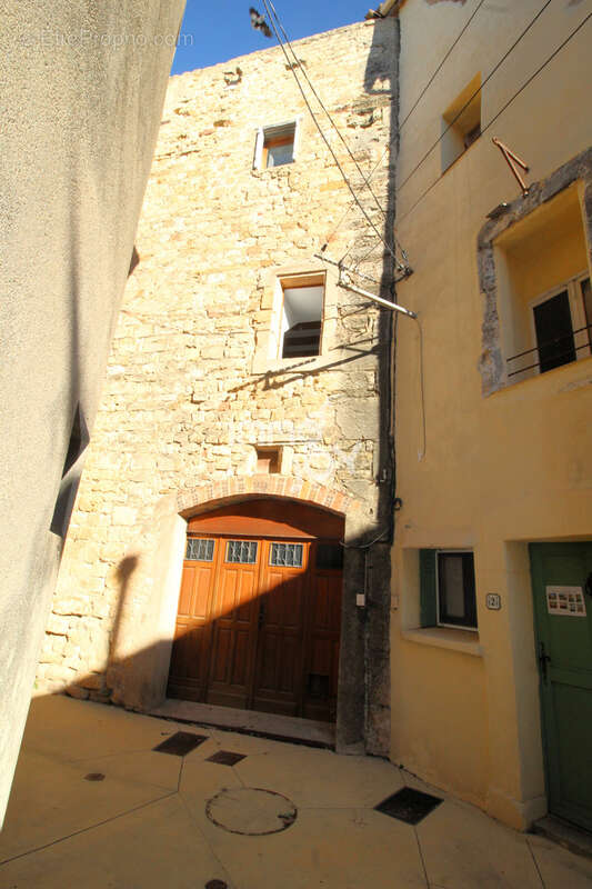 Maison à QUARANTE