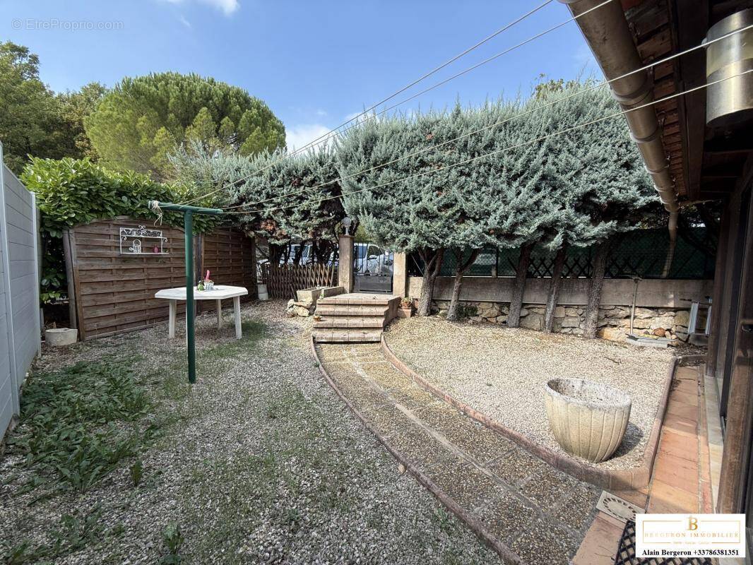 Maison à SAINT-CEZAIRE-SUR-SIAGNE