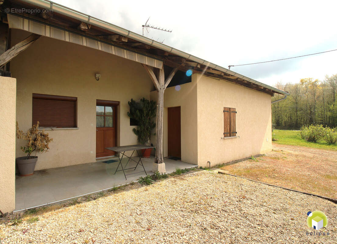 Maison à CURTAFOND