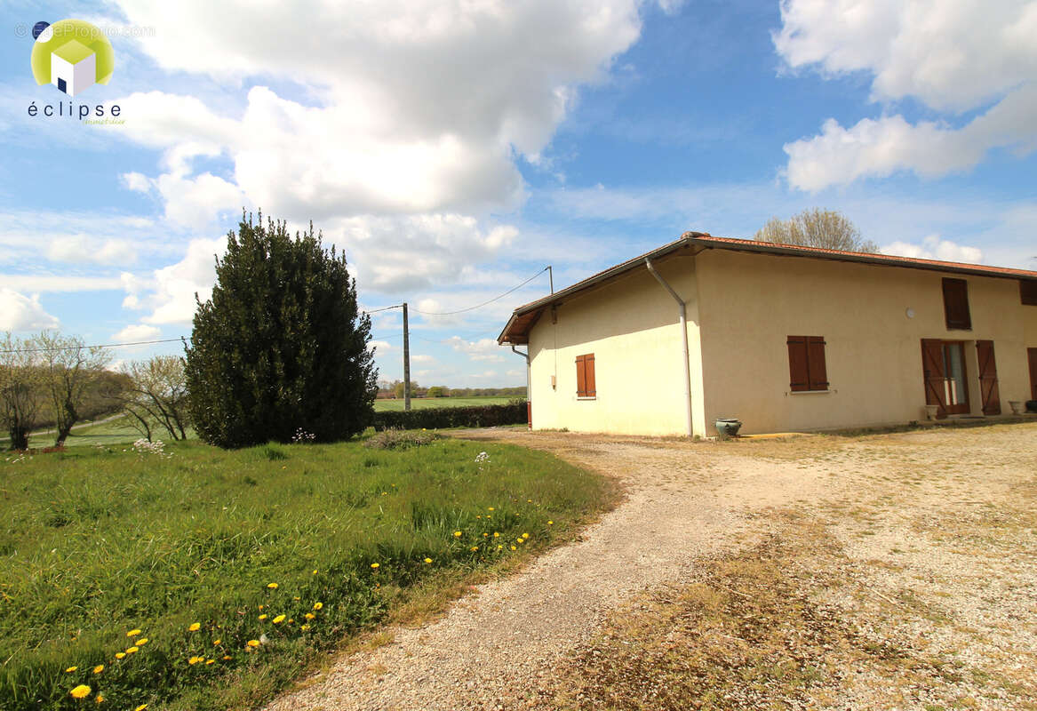 Maison à CURTAFOND