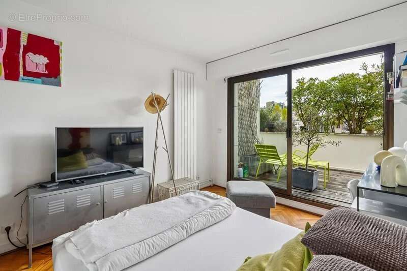 Appartement à NEUILLY-SUR-SEINE