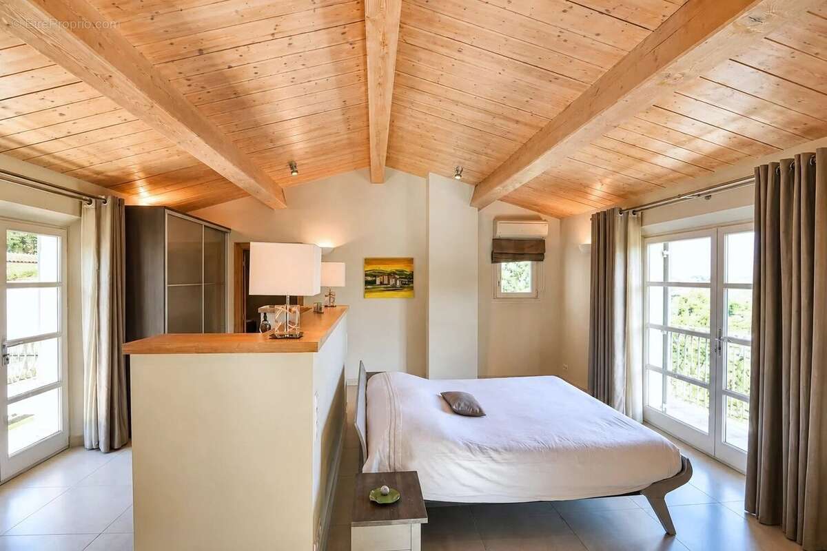 Domaine de terre blanche tourrettes - belle villa de 259 m² terrain 2756 m² - photo 11