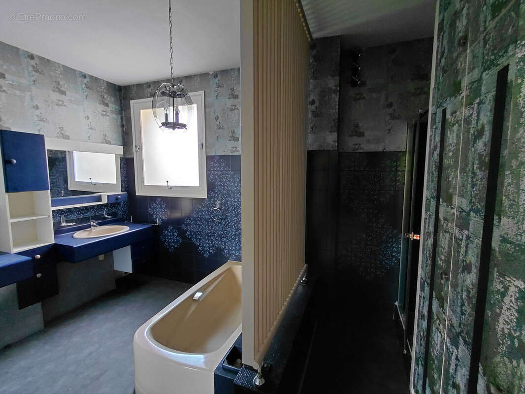 Maison familiale avec dépendances et jardin en centre-ville de La Flèche ! - photo 9