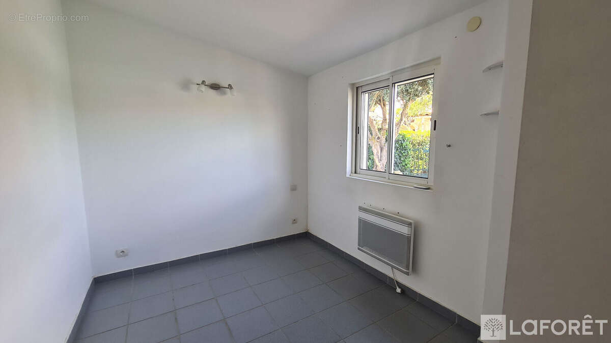 Maison à VIC-LA-GARDIOLE