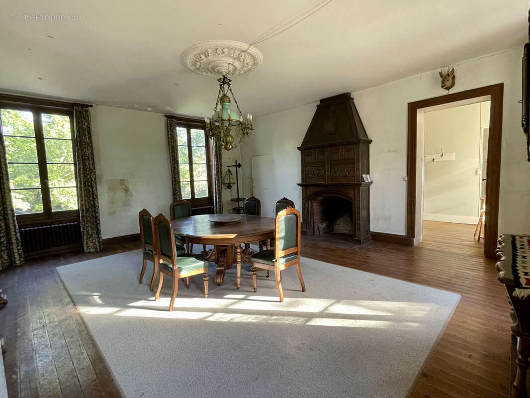 Maison à GENSAC-LA-PALLUE