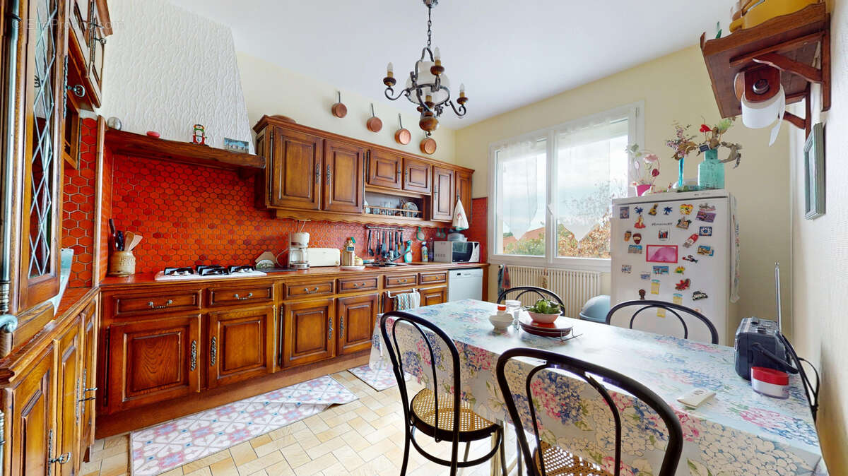 Maison à LA SALVETAT-SAINT-GILLES