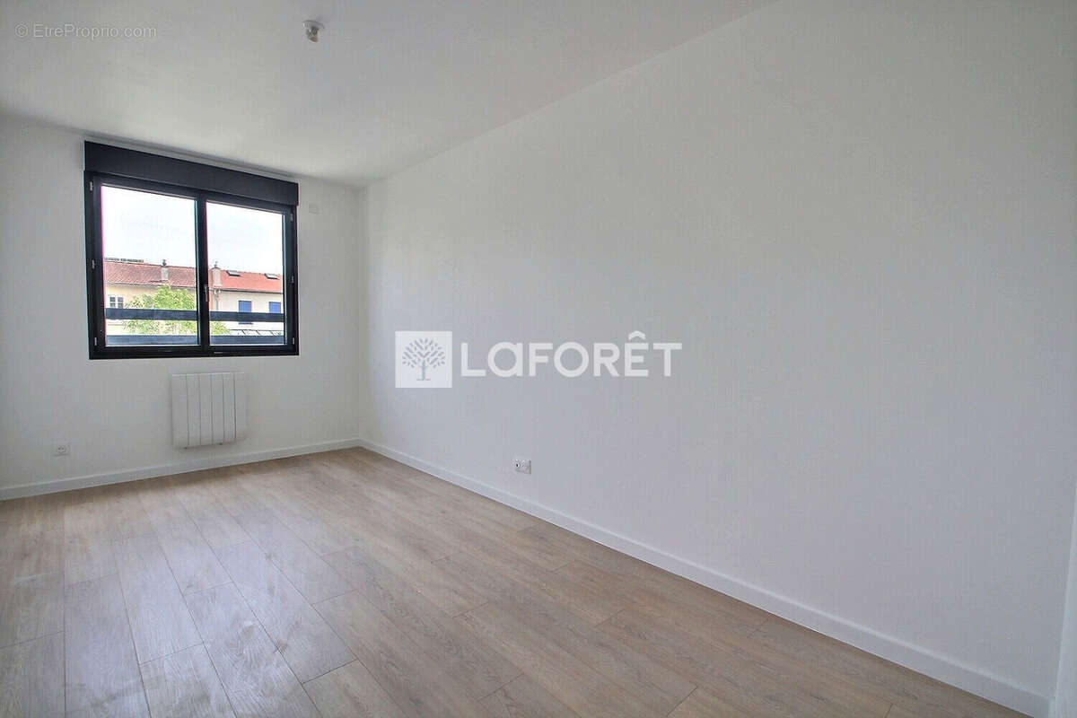 Maison 2025 - grand sejour - cinq chambres - joli jardin - garage et parking - photo 11