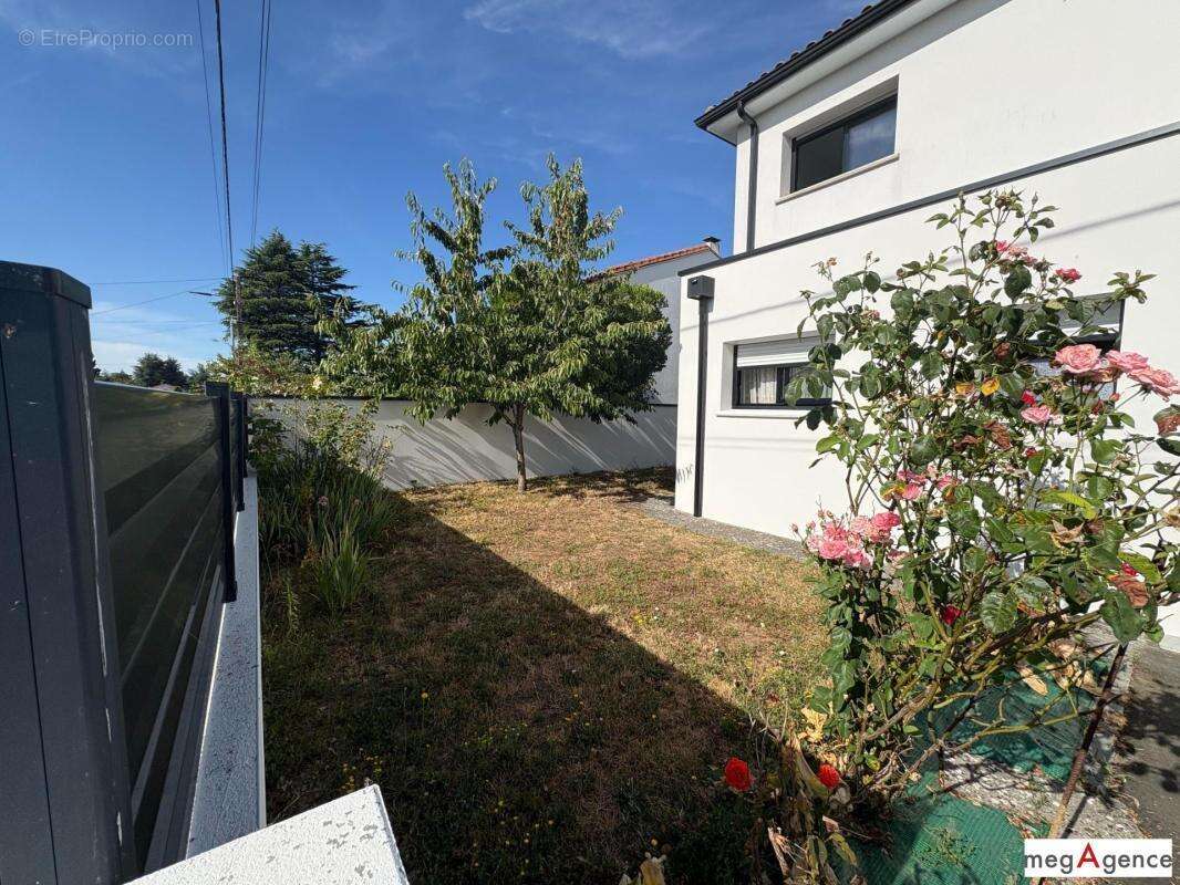 Emplacement privilégié à Clisson : découvrez cette superbe maison contemporaine et économe - photo 15