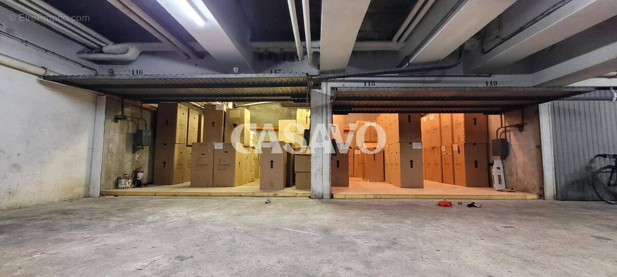 Parking à PARIS-18E