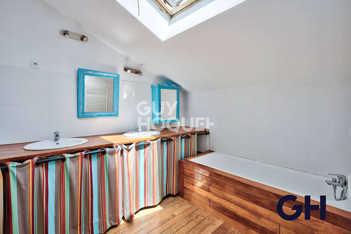 Loft - Sathonay Camp 210 m² - photo 15