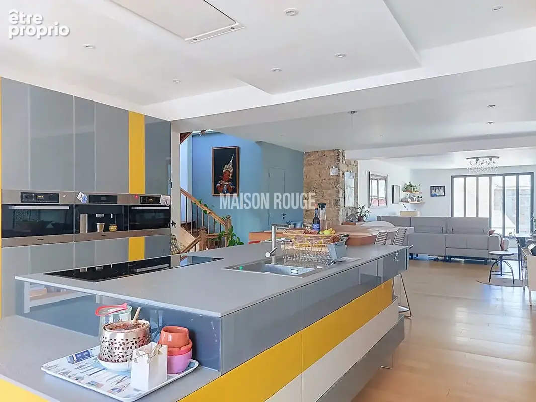 Exclusivité Maison Rouge , Loft de prestige de près de 200 m² avec vue exceptionnelle sur un monument historique en hyper centre - photo 2