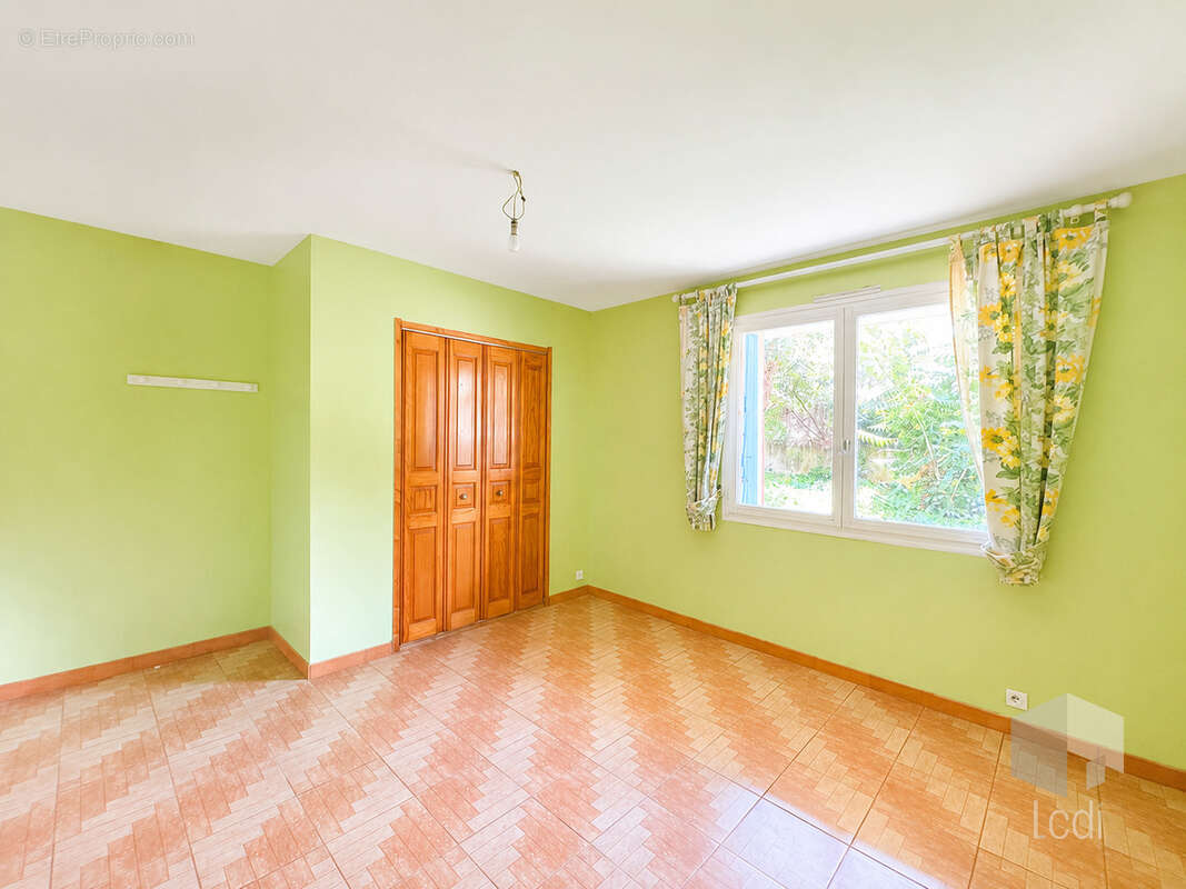 LE TEIL, Maison de 278 m2 divisée en 2 logements - photo 11