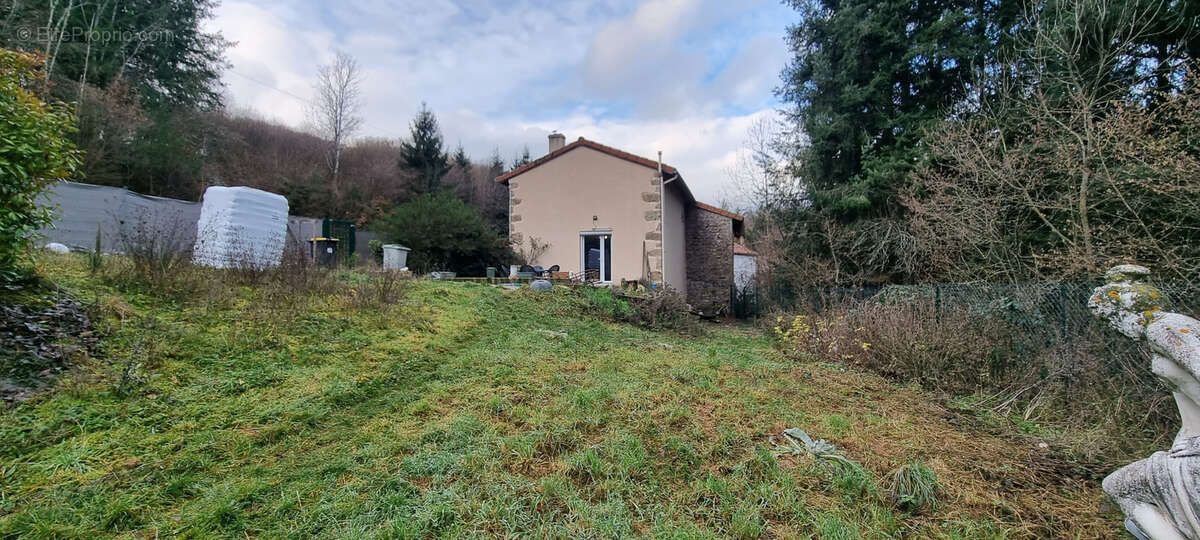 Maison à SAINT-NIZIER-DE-FORNAS