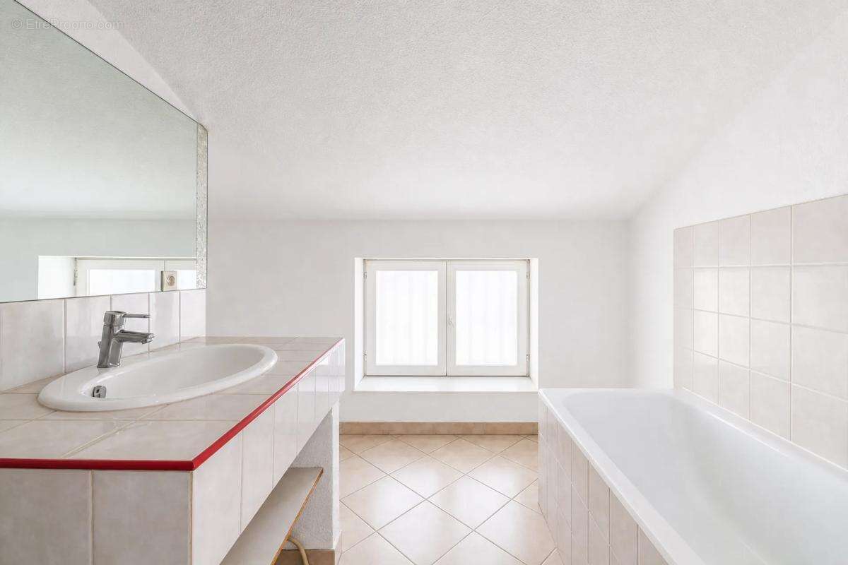 Charmant Appartement T4 de 113m² au sol - Dernier étage - Lumineux - photo 10