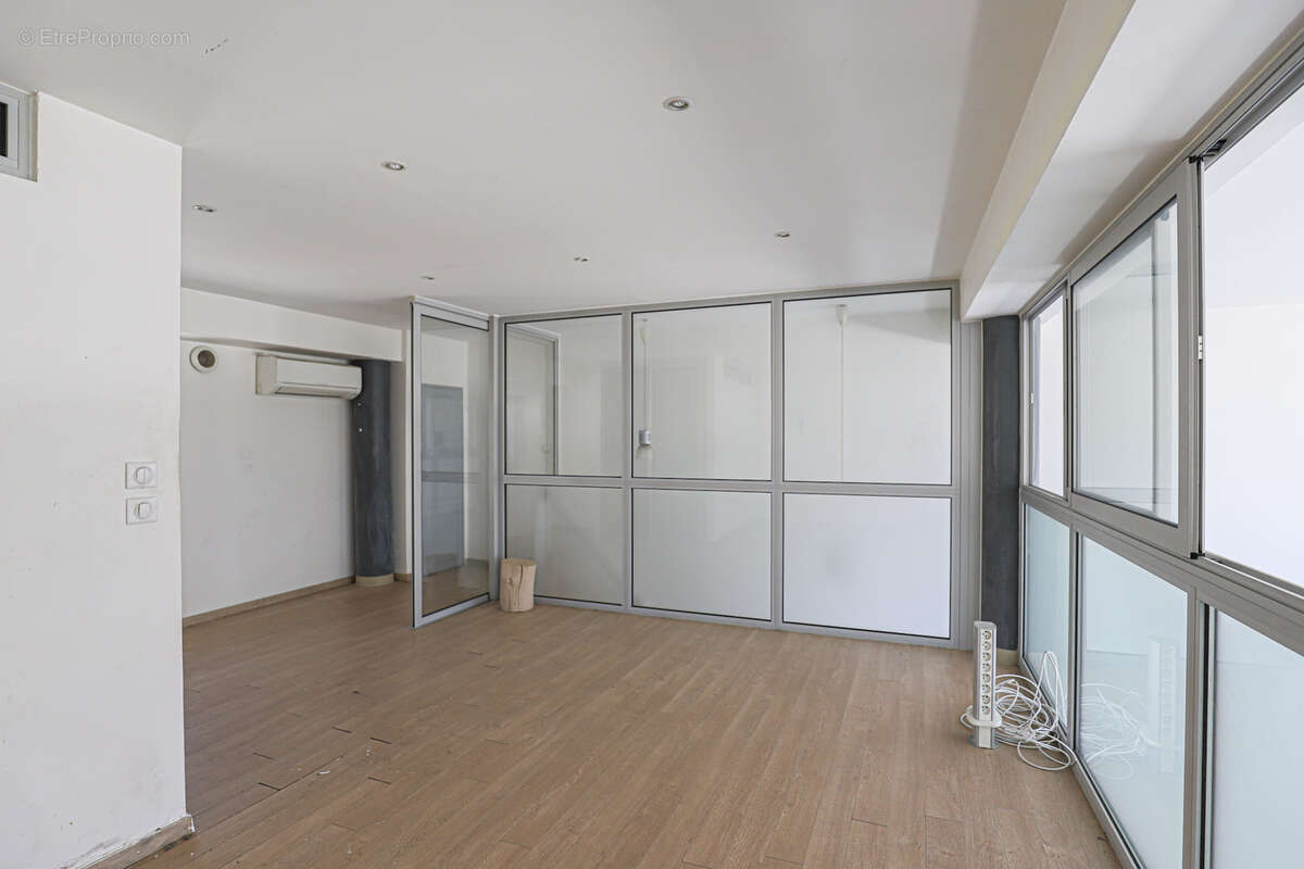 Appartement à MARSEILLE-1E