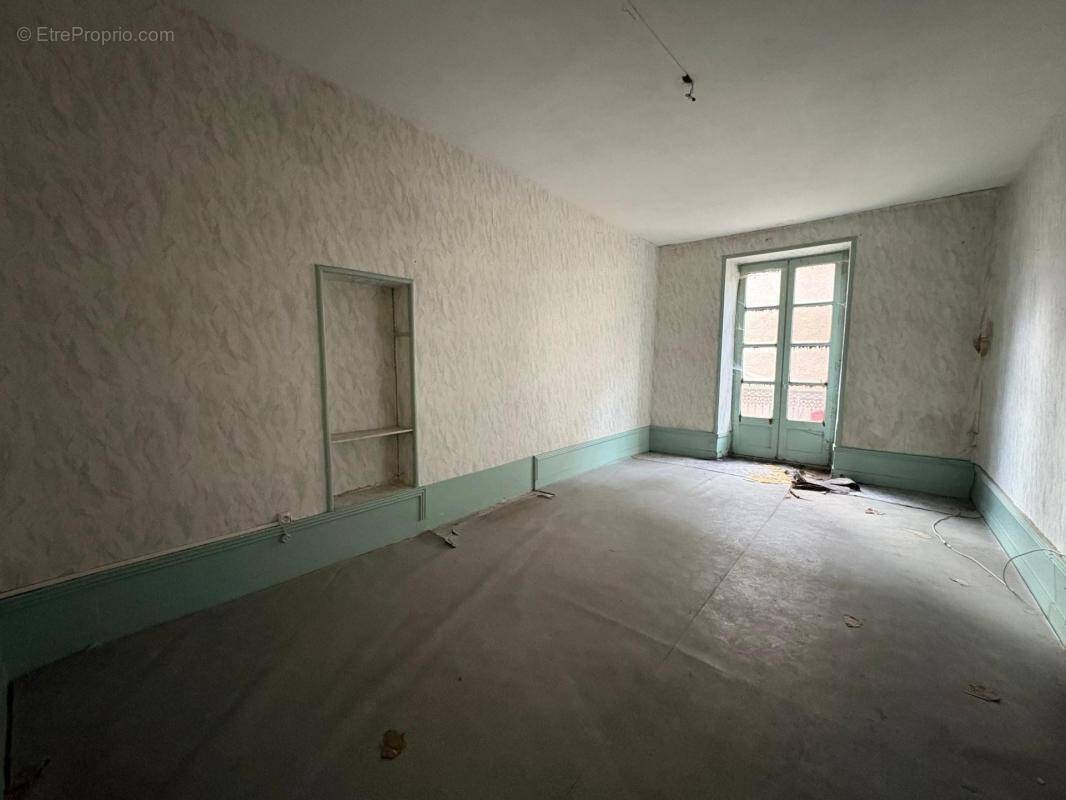 Appartement à SAINT-GENGOUX-LE-NATIONAL