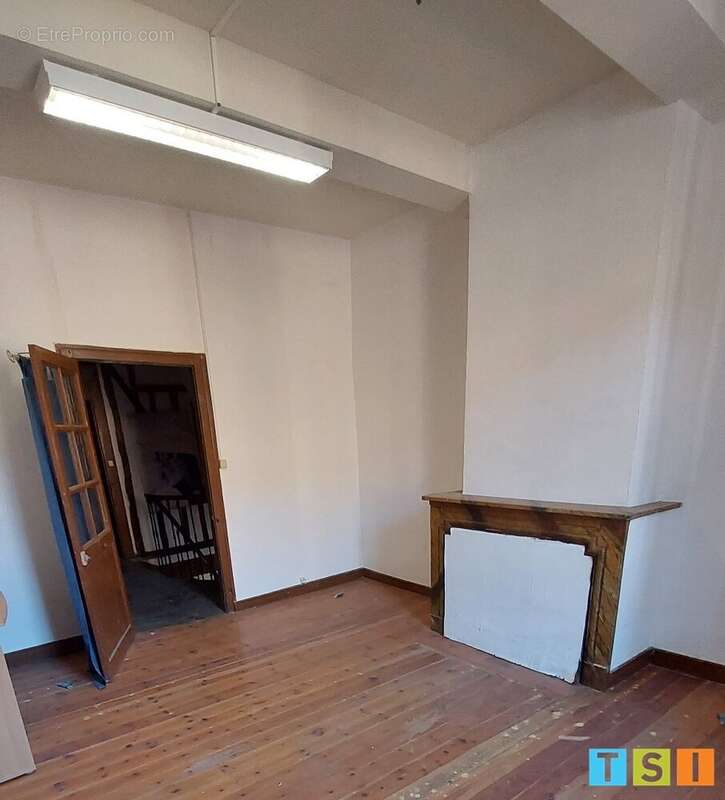 Immeuble sur 2 niveaux avec 2 entrées, 2 appartements à creer centre village - photo 4