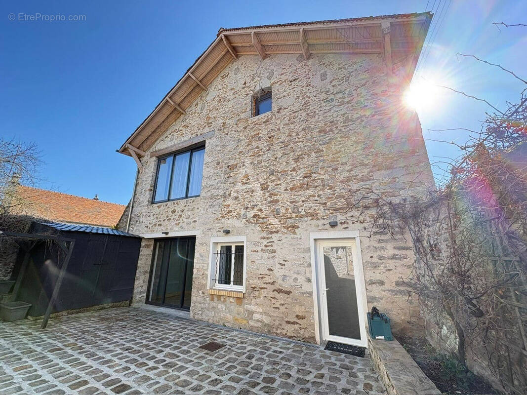 Maison à LE CHATELET-EN-BRIE
