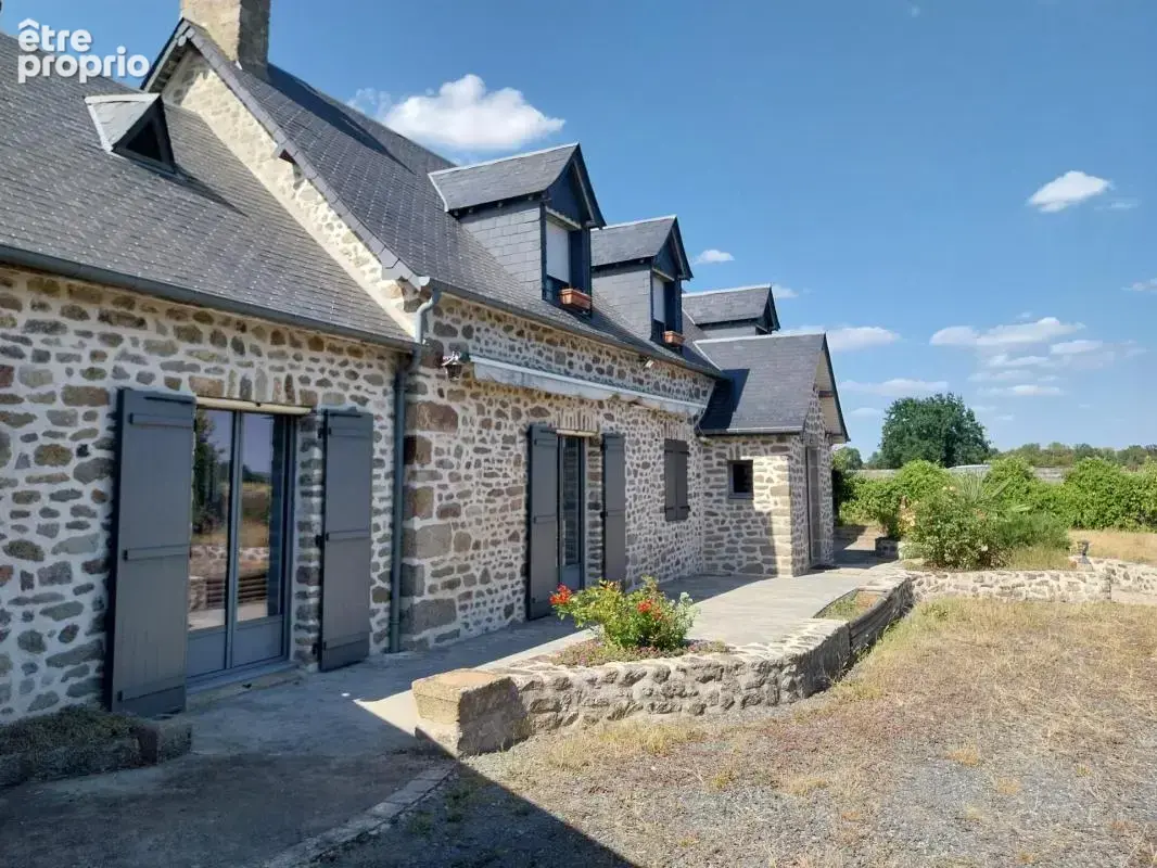 Maison en pierre sur un magnifique terrain arboré avec son plan d'eau - photo 2