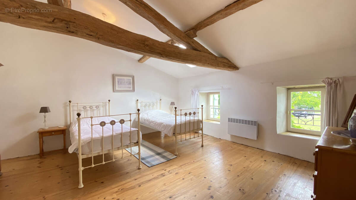 Maison à MORTAGNE-SUR-GIRONDE