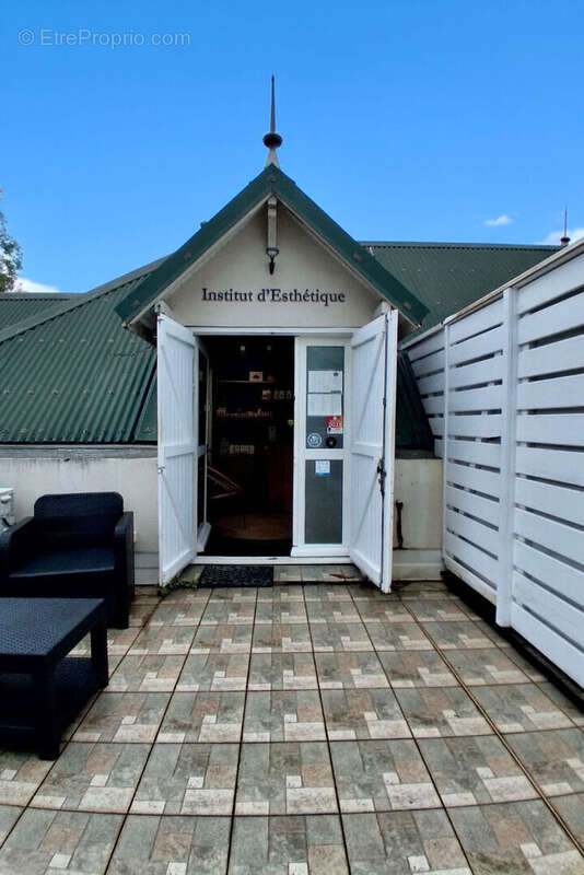 Commerce à LES TROIS-ILETS