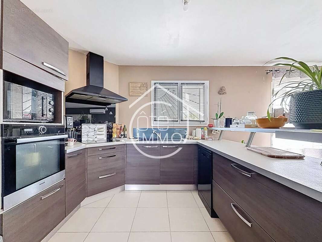 Maison à SAINT-MAGNE-DE-CASTILLON