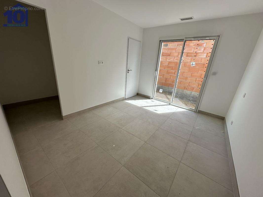 Maison à NISSAN-LEZ-ENSERUNE