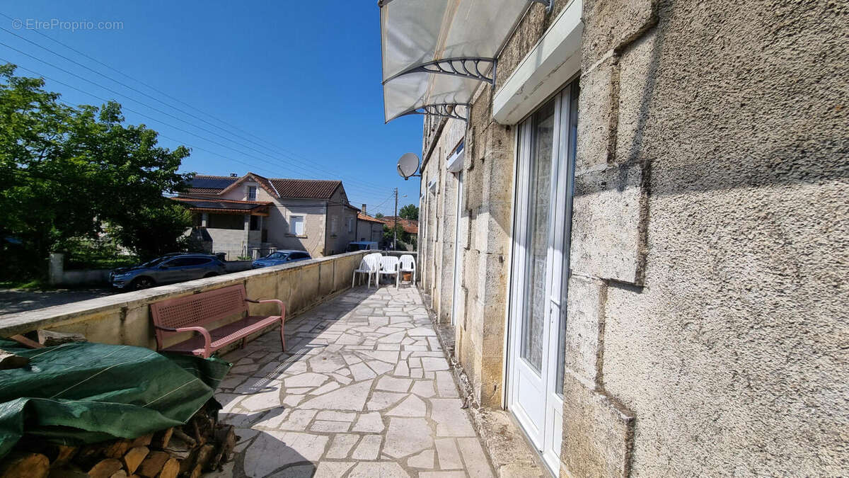 20250919_142905 - Maison à JAVERLHAC-ET-LA-CHAPELLE-SAINT-ROBERT