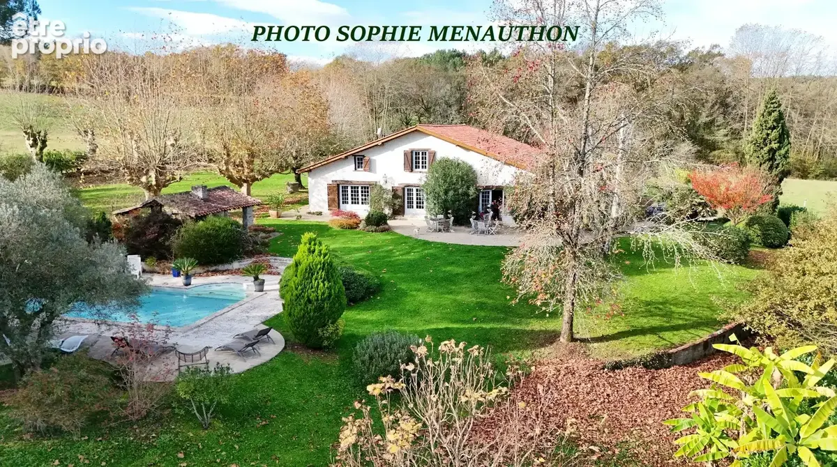 Propriete de type t8 de 292 m2 + 2 dependances + piscine + 3 garages - photo 1