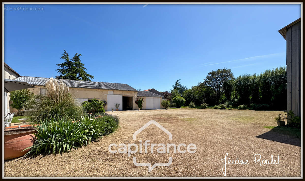 Maison en pierre à vendre Champigny-En-Rochereau (86), 6 pièces, 4 chambres, terrain 1 900 m² avec dépendances - photo 23