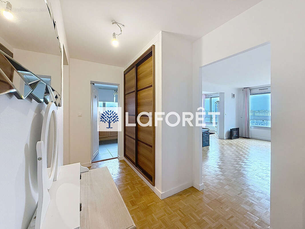 Appartement rénové avec vue dégagée ? Coup de coeur assuré ! - photo 4