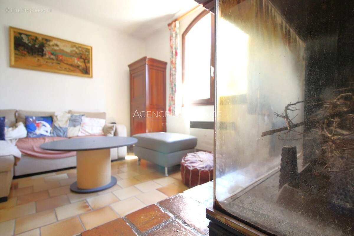 Maison à SAINT-CYR-SUR-MER