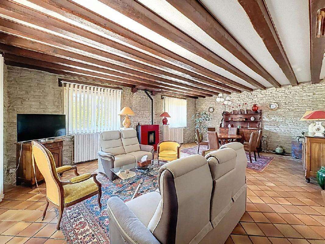 Maison à SAINT-GENGOUX-DE-SCISSE