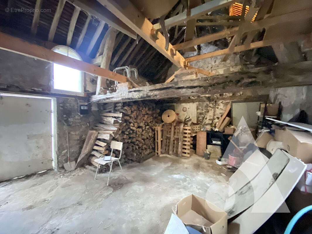 Parking à NANTEUIL-LE-HAUDOUIN