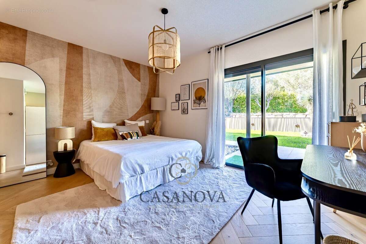 Maison à SAINT-CLEMENT-DE-RIVIERE