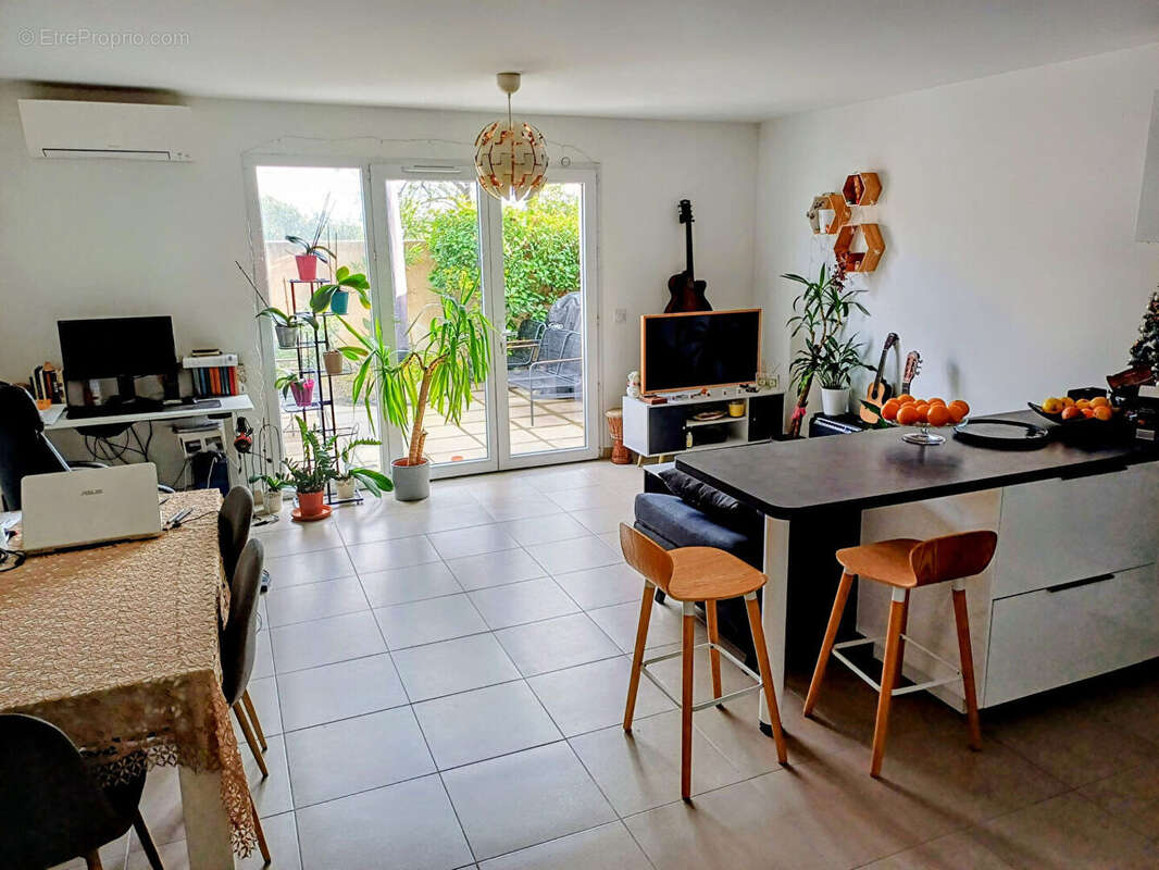 A vendre un appartement t3 rdc avec garage a la couronne - photo 2