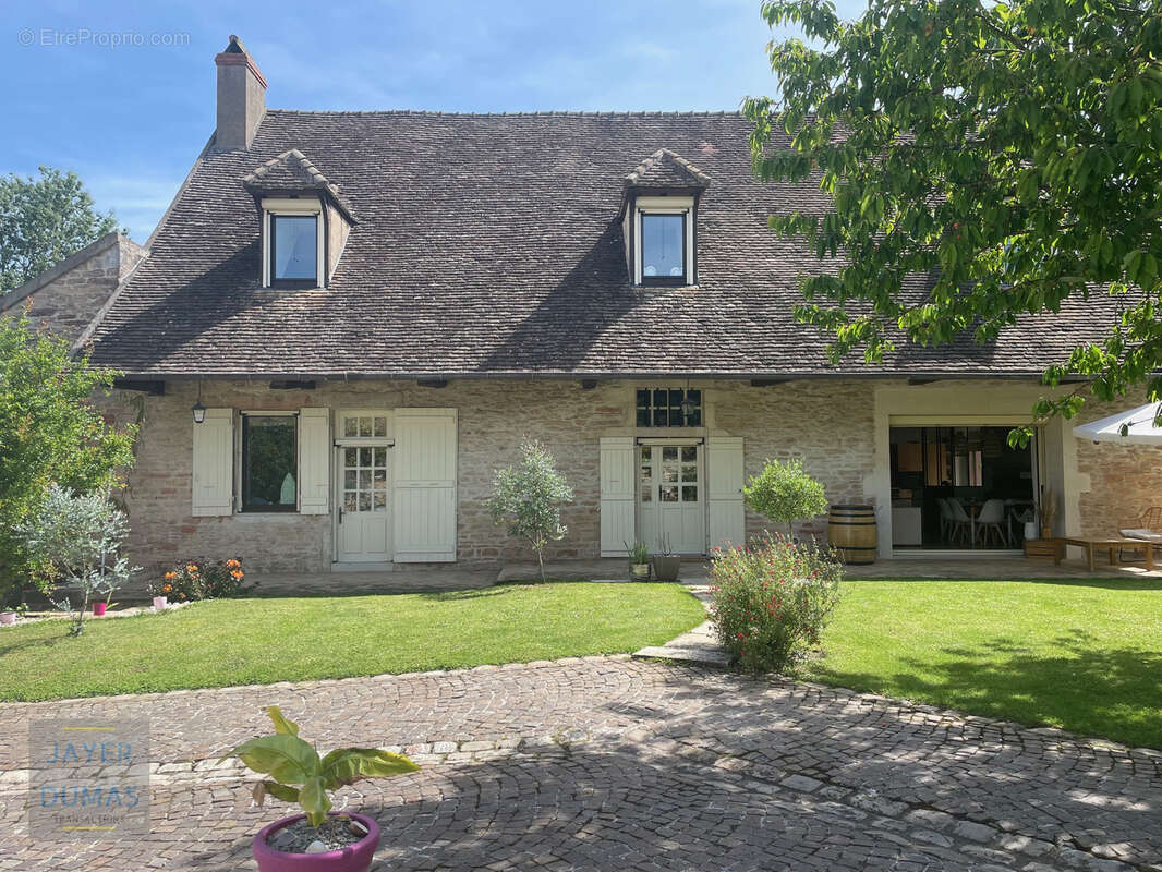 ALLERIOT - Magnifique demeure 6 Chambres, vaste Garage et Piscine - - photo 2