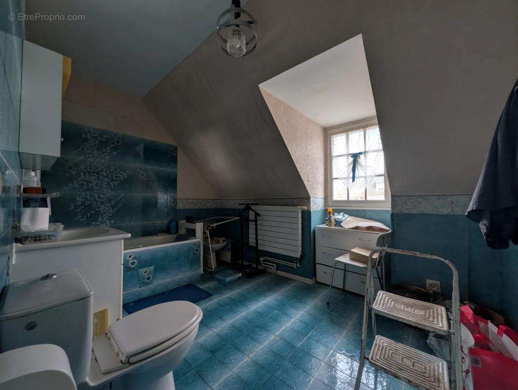 Maison à LES CLAYES-SOUS-BOIS