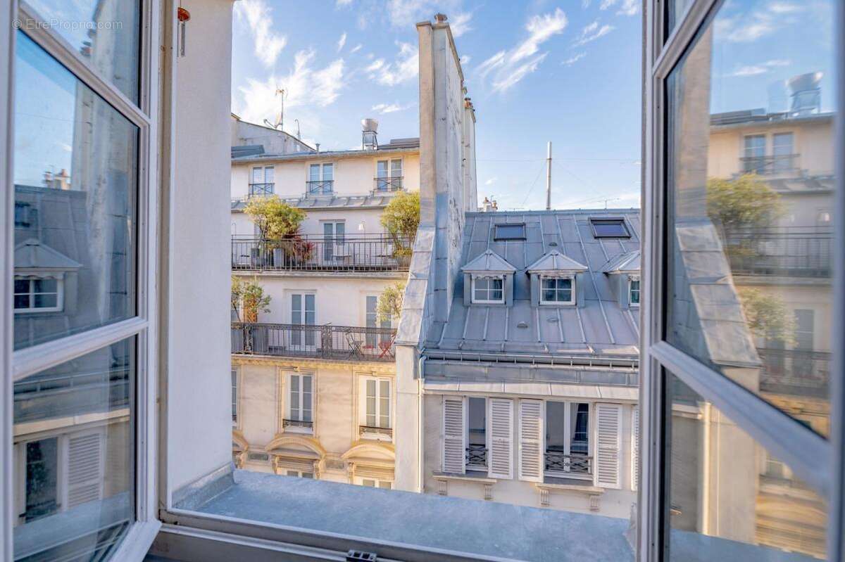 Appartement à PARIS-1E