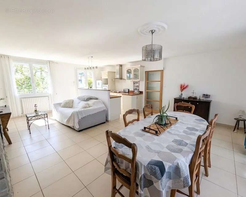 Maison à JAUNAY-CLAN