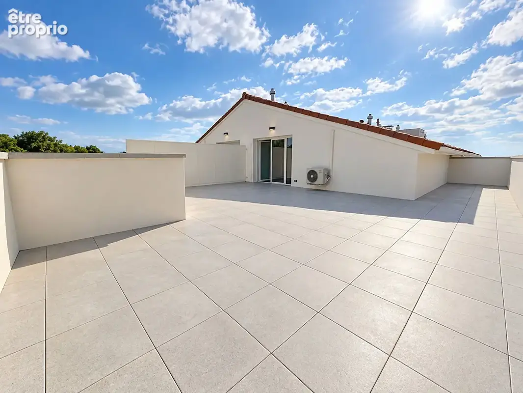 Appartement à PINS-JUSTARET