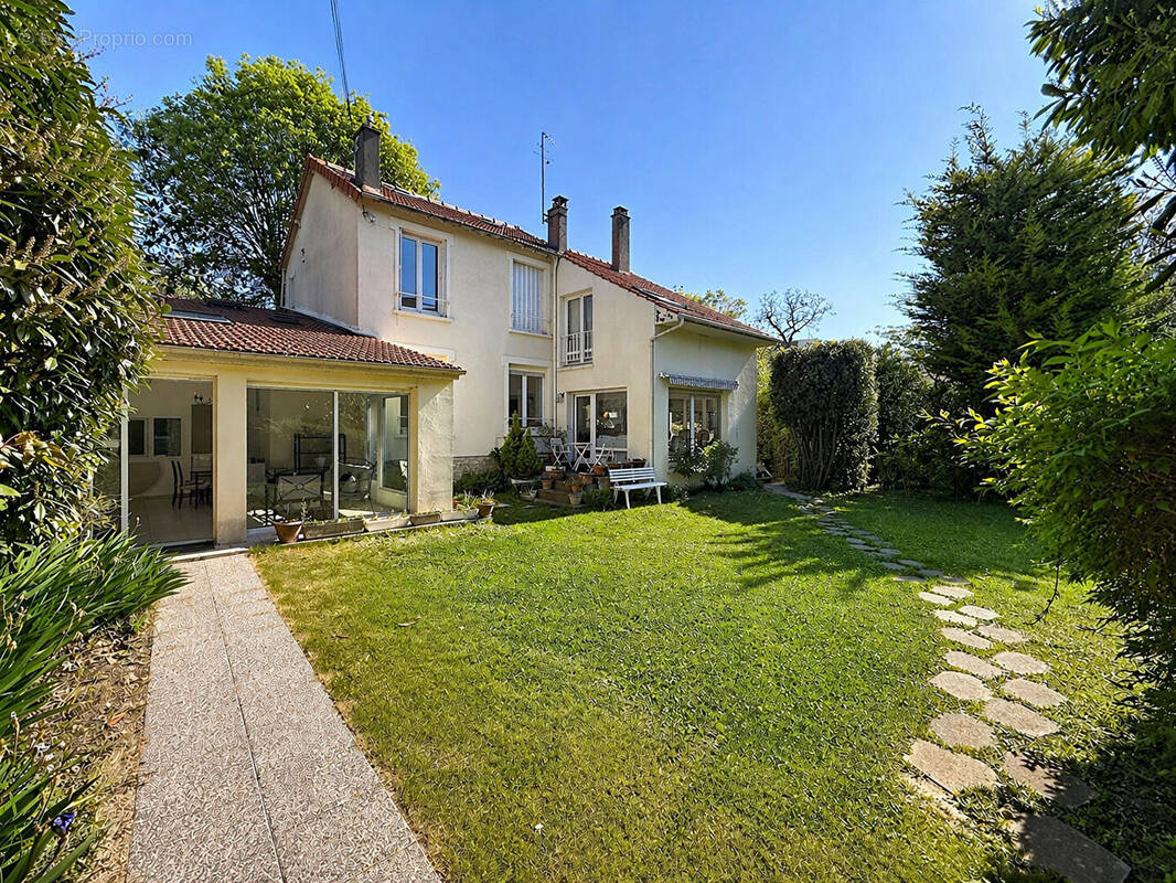 Maison à SURESNES
