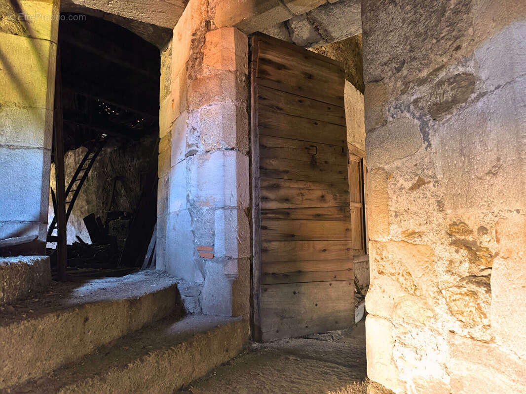 Maison à LIVINHAC-LE-HAUT