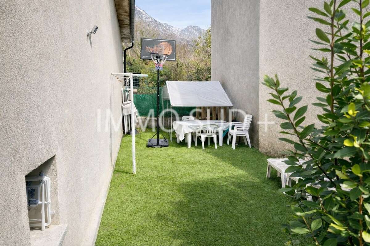 Maison à LIVET-ET-GAVET
