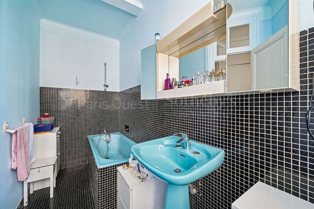 Appartement à PARIS-7E