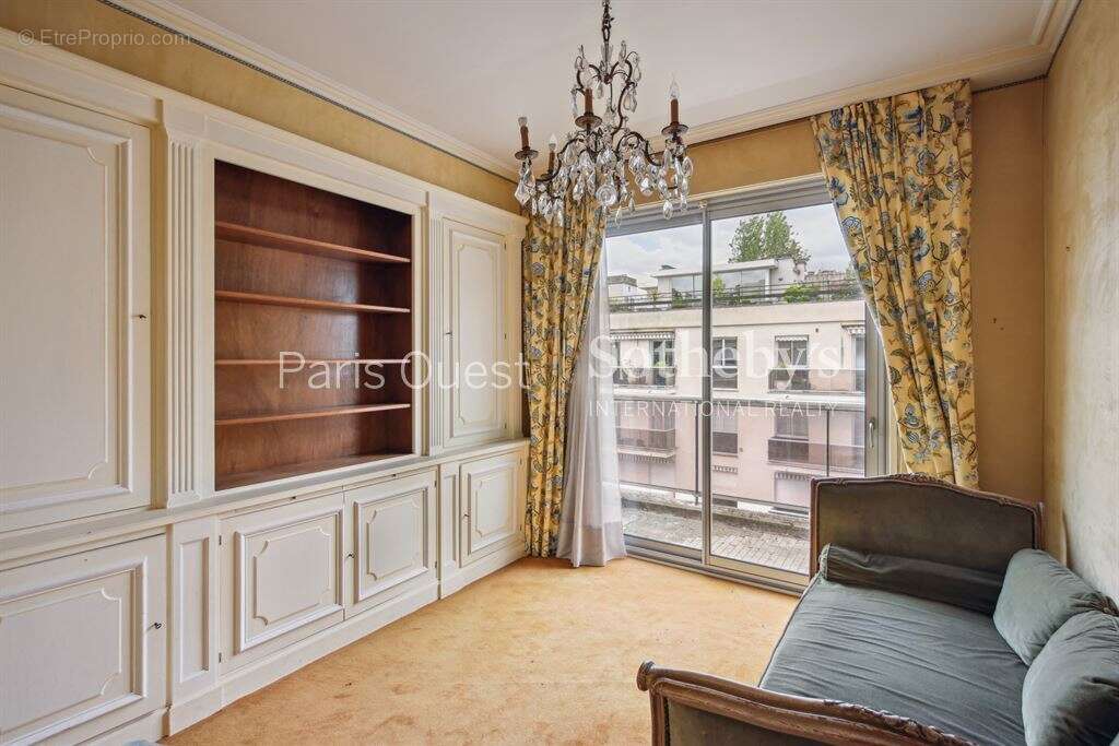 Appartement à NEUILLY-SUR-SEINE