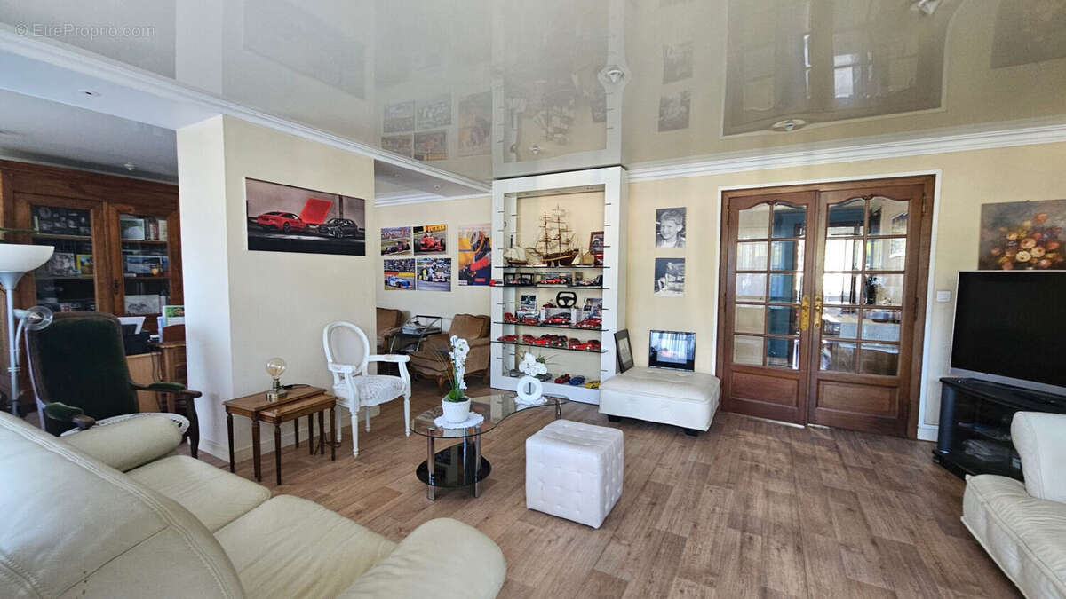VENTE : appartement de 6 pièces + cuisine (143 m²) avec  terrasse, Garage à ALBERTVILLE - photo 2