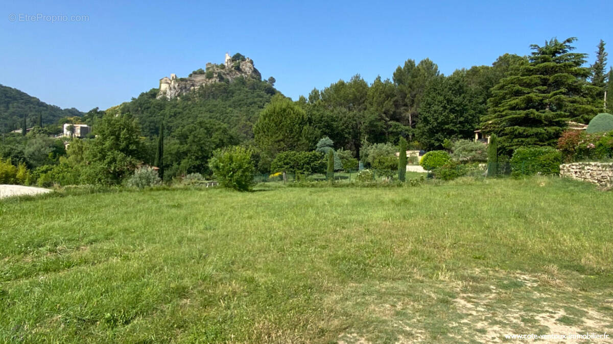 Terrain à ENTRECHAUX