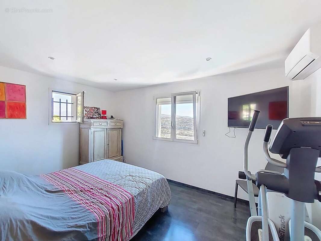 Maison à SAINT-LAURENT-DU-VAR