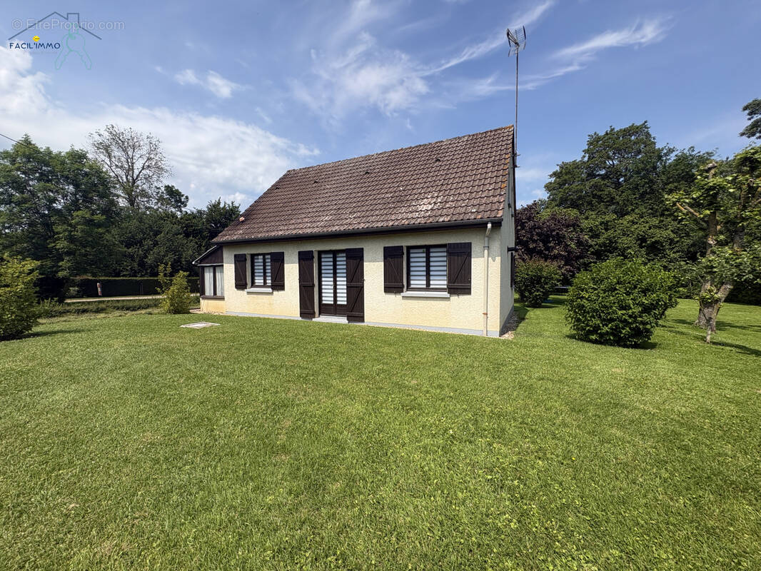 Maison à NEUFMOULIN
